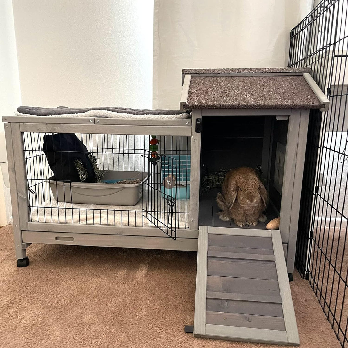 Wood Rabbit Hutch with Wire Mesh K7905